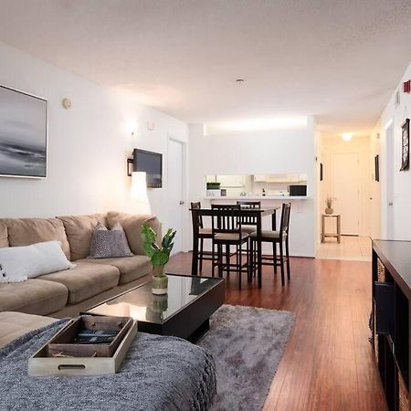Spacious Condo Mins To Shands, University, & Downtown! 게인즈빌 외부 사진