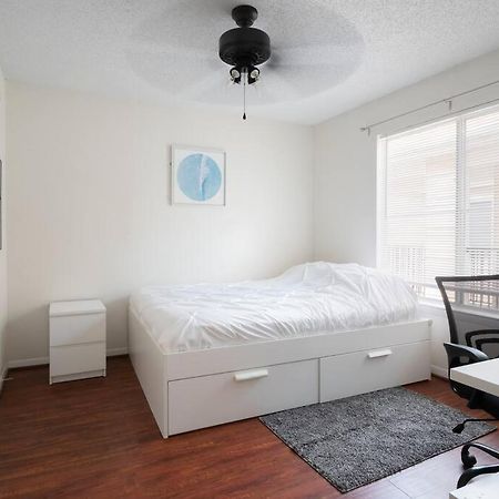 Spacious Condo Mins To Shands, University, & Downtown! 게인즈빌 외부 사진