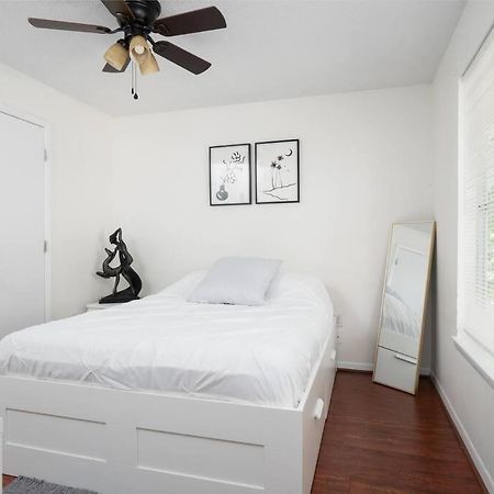 Spacious Condo Mins To Shands, University, & Downtown! 게인즈빌 외부 사진