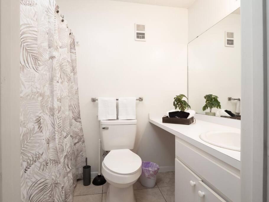 Spacious Condo Mins To Shands, University, & Downtown! 게인즈빌 외부 사진