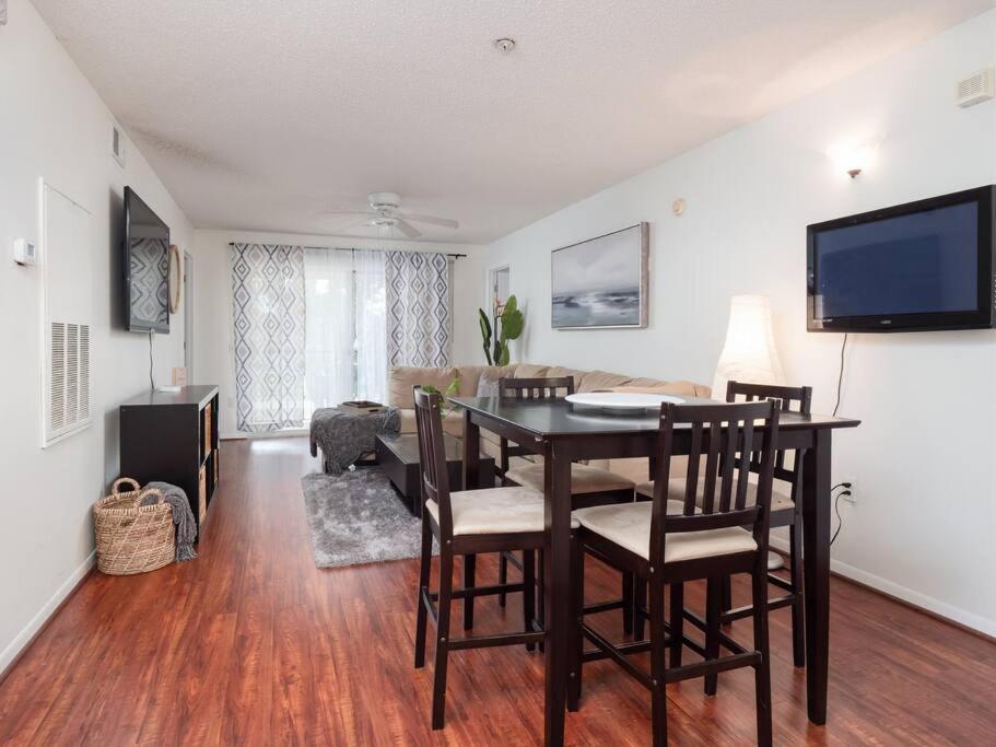 Spacious Condo Mins To Shands, University, & Downtown! 게인즈빌 외부 사진