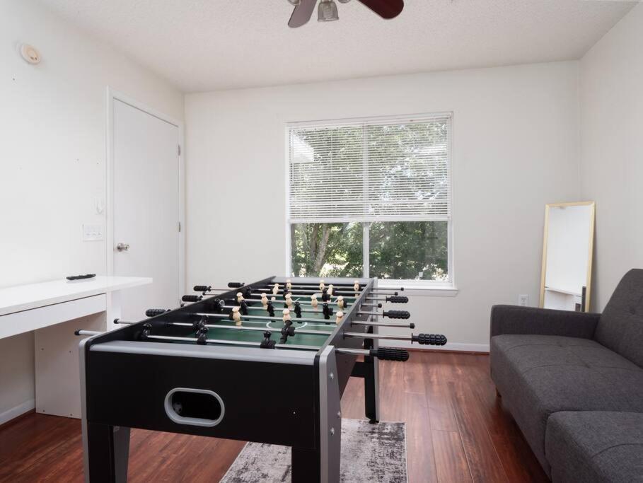 Spacious Condo Mins To Shands, University, & Downtown! 게인즈빌 외부 사진