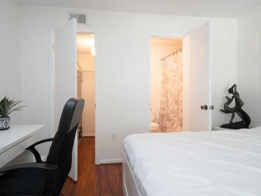 Spacious Condo Mins To Shands, University, & Downtown! 게인즈빌 외부 사진