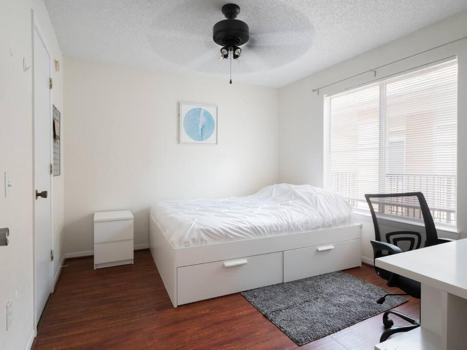 Spacious Condo Mins To Shands, University, & Downtown! 게인즈빌 외부 사진