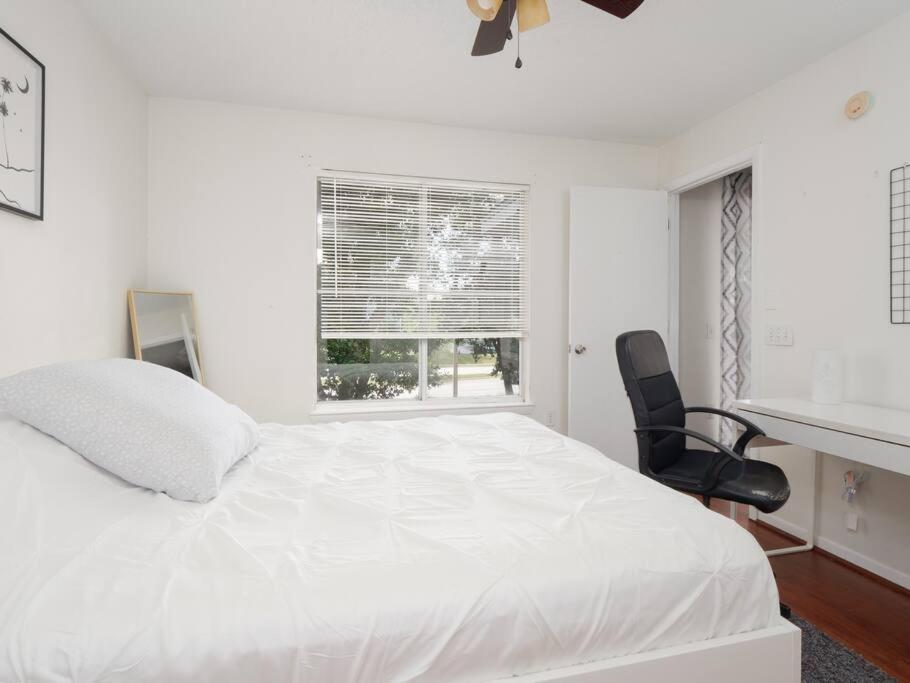 Spacious Condo Mins To Shands, University, & Downtown! 게인즈빌 외부 사진