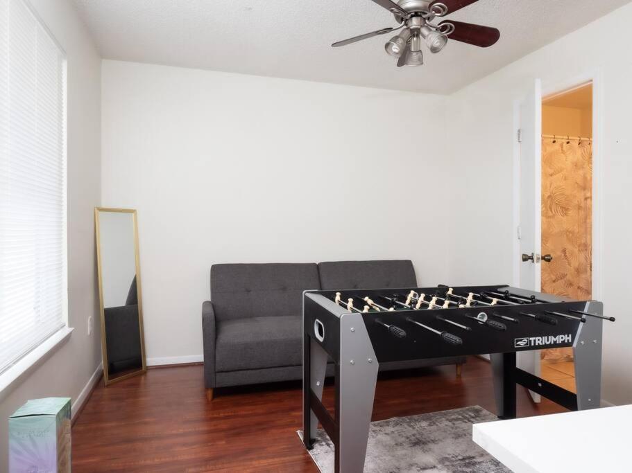 Spacious Condo Mins To Shands, University, & Downtown! 게인즈빌 외부 사진