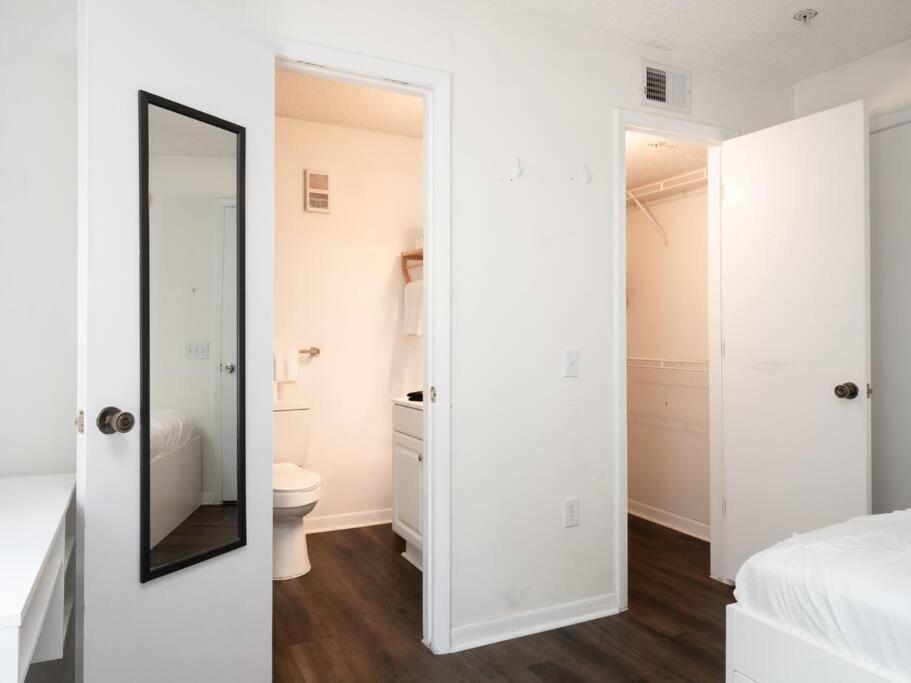 Spacious Condo Mins To Shands, University, & Downtown! 게인즈빌 외부 사진