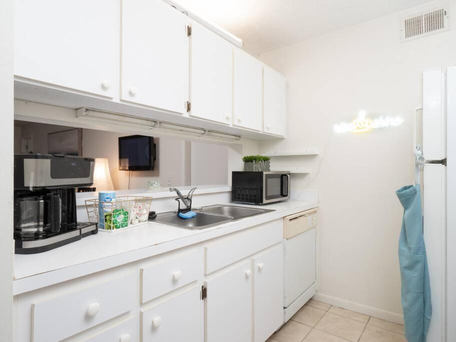 Spacious Condo Mins To Shands, University, & Downtown! 게인즈빌 외부 사진